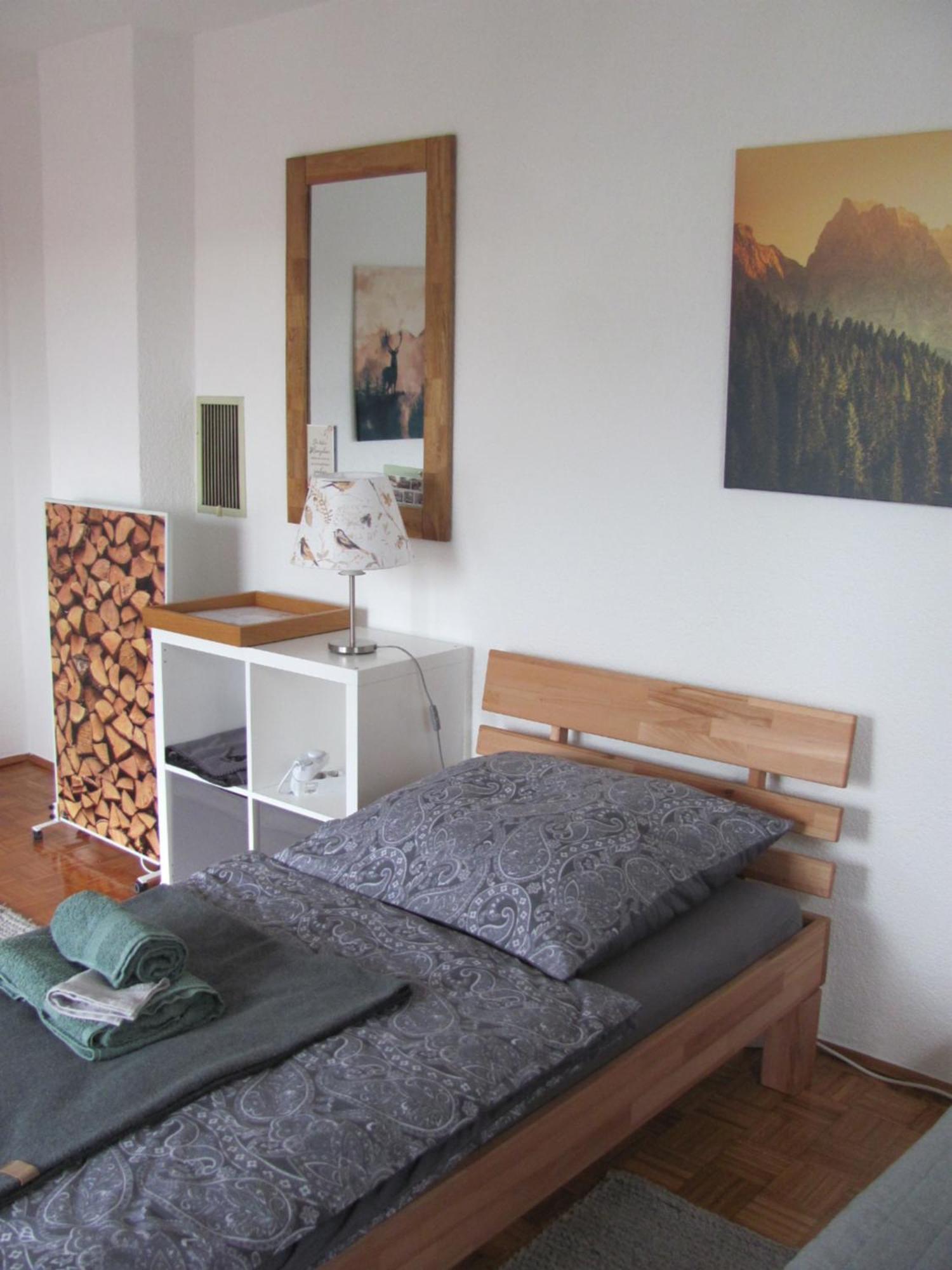 #1Gemuetliches Ruhiges Sonniges Balkonzimmer Mit Gemeinschaftsbad W-Lan Airport Nah Late Night Check In Haus Nr 9,5 Trunkelsberg المظهر الخارجي الصورة